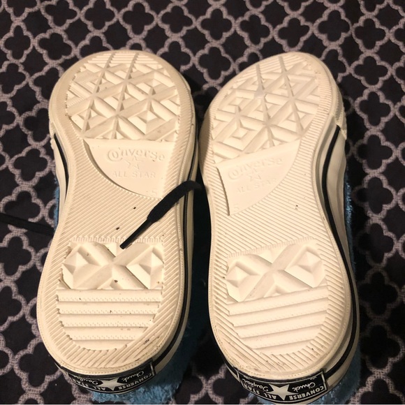 Converse Chuck Taylor 10 All Star  Blue Fuzzy Bunny High Tops Womens 7 RARE - Picture 2 of 9